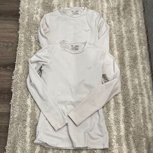 Under Armour Medium Long Sleeve Bundle (2)